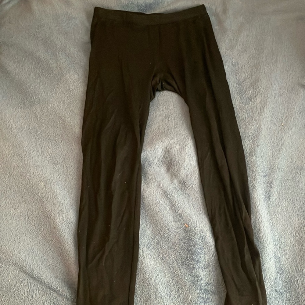 Classic pair of black leggings